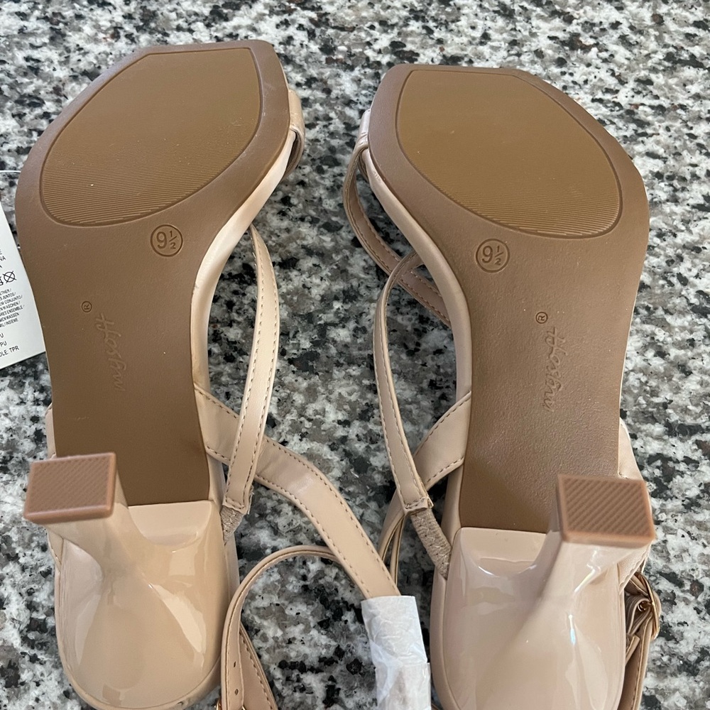 Elegant Tan Strappy Sandals - Picture 6 of 6